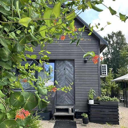 Vila Amazing Little House On An Island With Garden Riga Exteriér fotografie