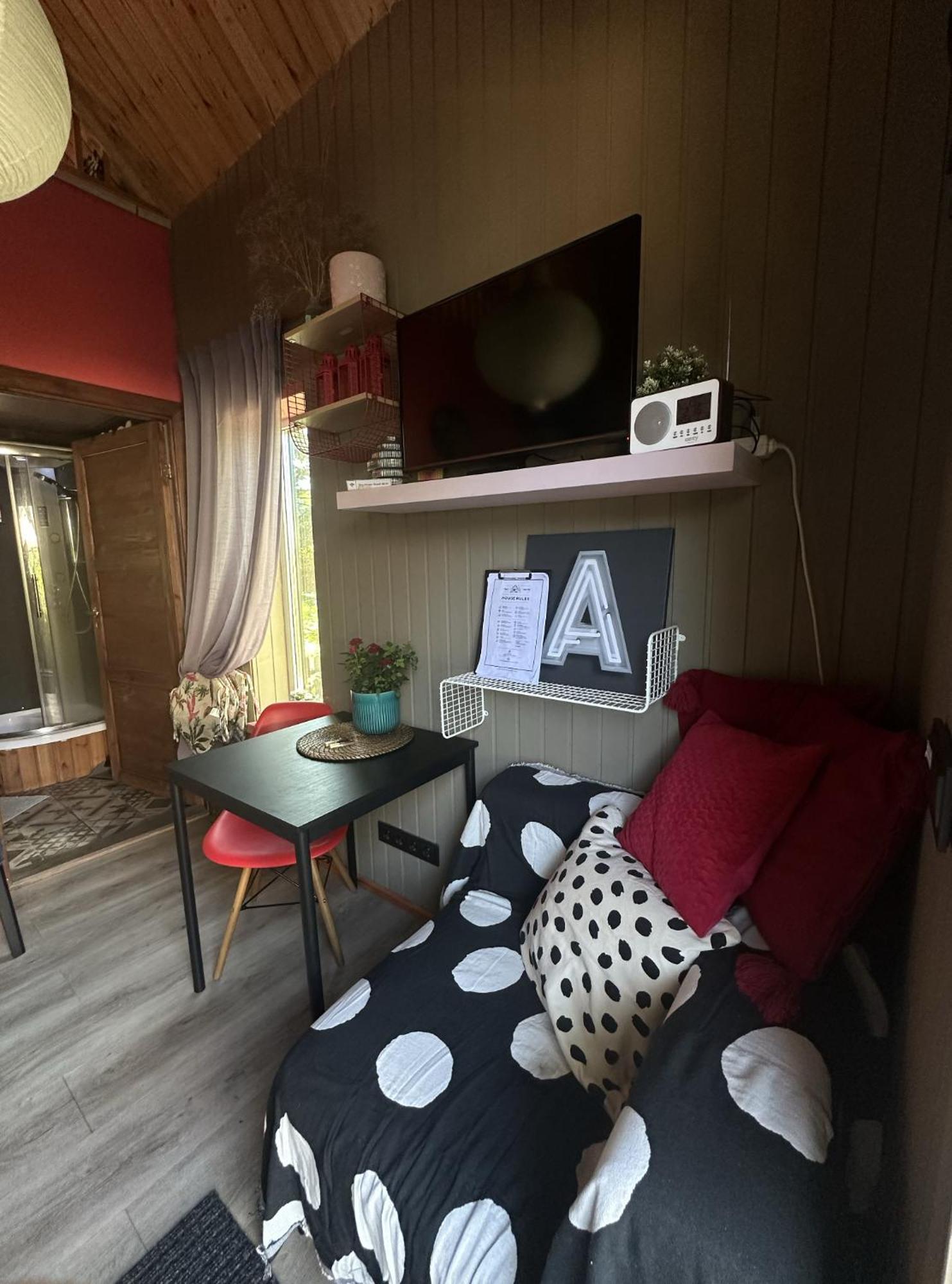 Vila Amazing Little House On An Island With Garden Riga Exteriér fotografie