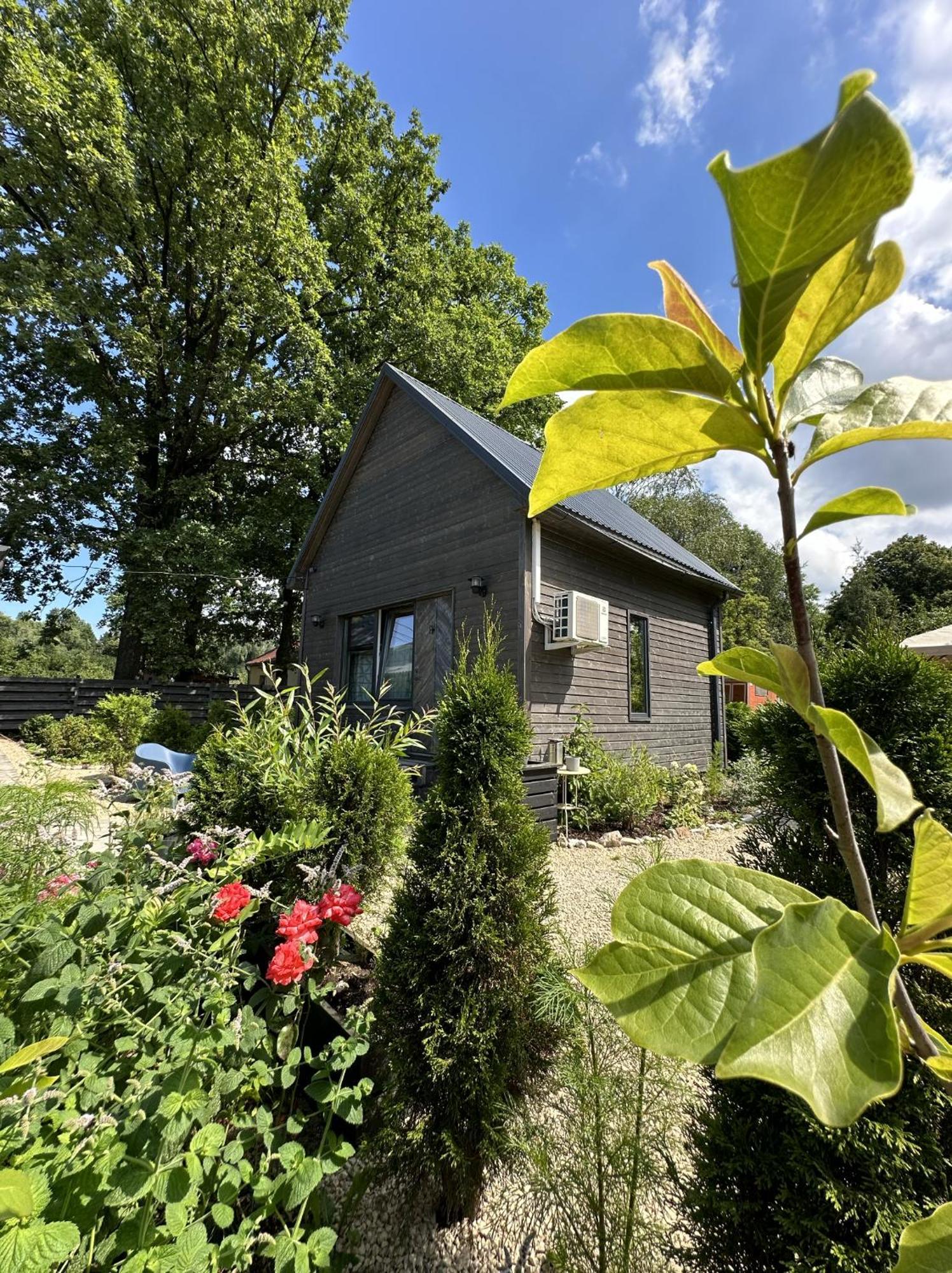 Vila Amazing Little House On An Island With Garden Riga Exteriér fotografie