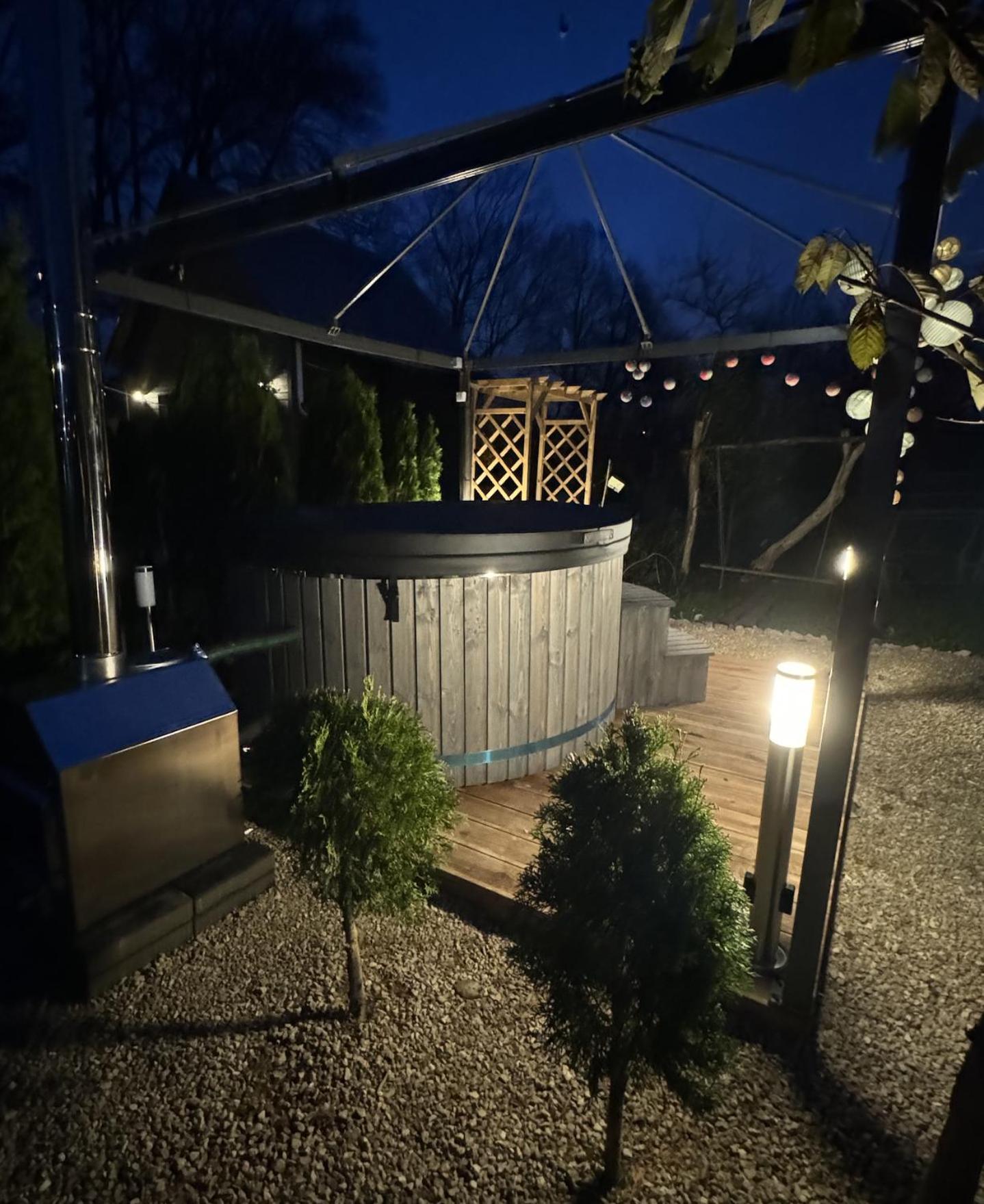 Vila Amazing Little House On An Island With Garden Riga Exteriér fotografie
